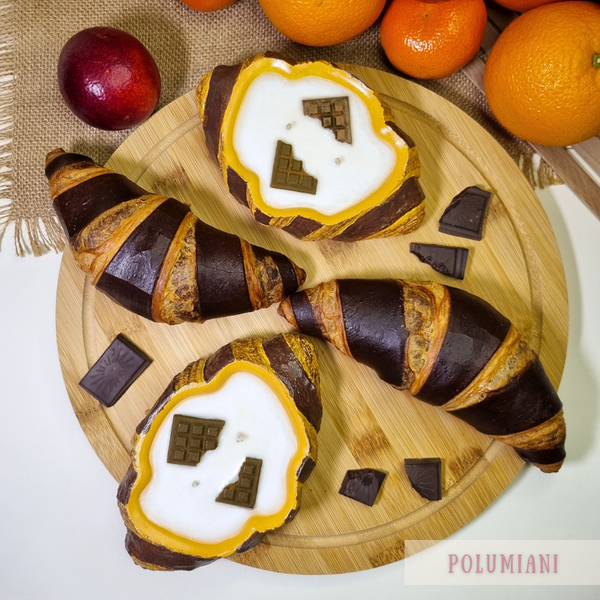 "Chocolate croissant" candle